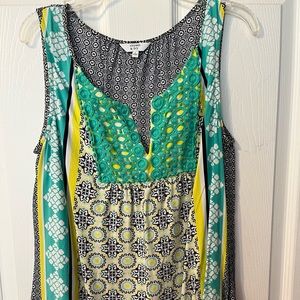 Women’s Crown & Ivy sleeveless embroidered blouse